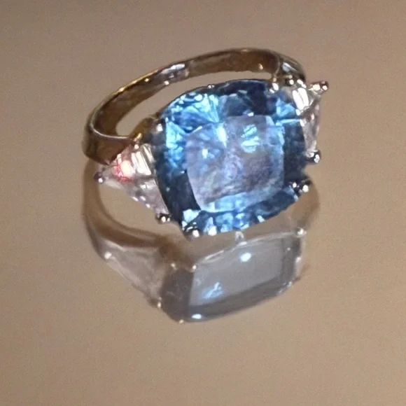 HP 🎉 Blue topaz ring size 5 - Picture 4 of 16